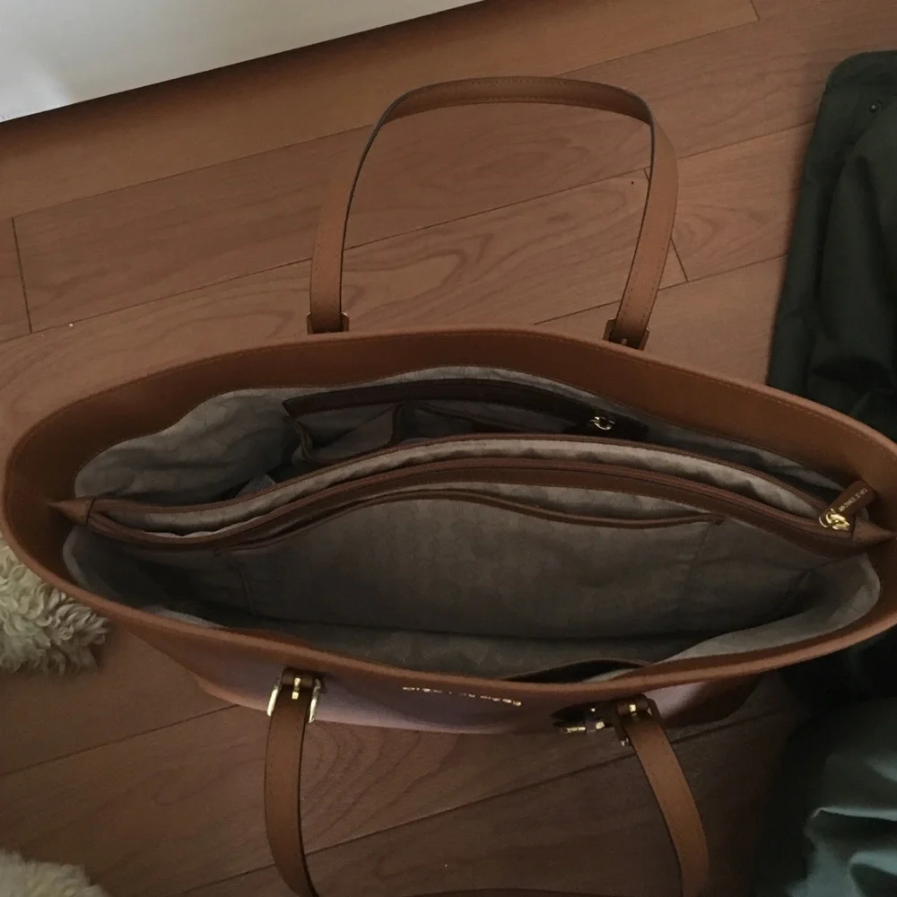 Michael Kors Jet Setter Tote - Picture 3 of 3